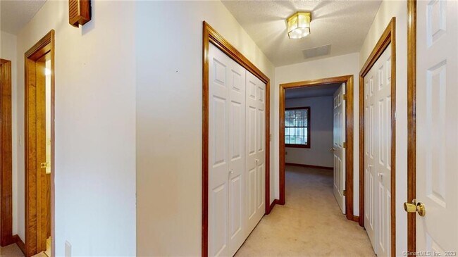 Building Photo - 111 Carriage House