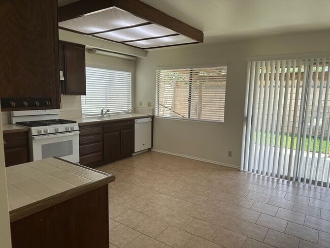 Building Photo - Nice 3 + 2 Home in Saugus