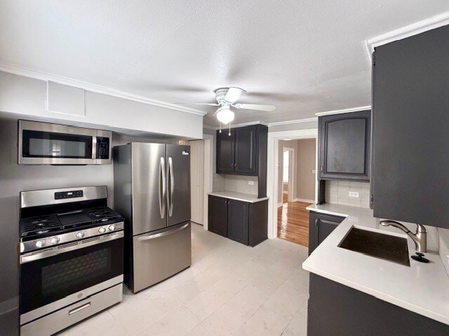 Building Photo - 609 1st St