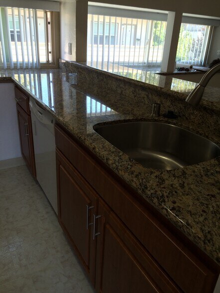 Building Photo - 645 Rollins Rd