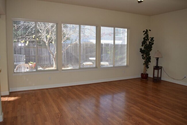 Building Photo - 2768 Westview Dr