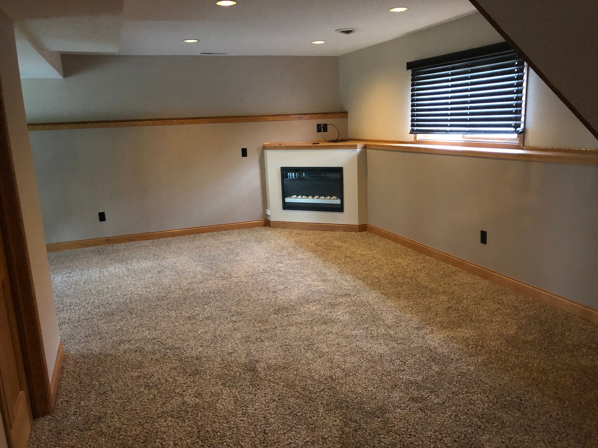 Building Photo - 726 Jonathan Ln