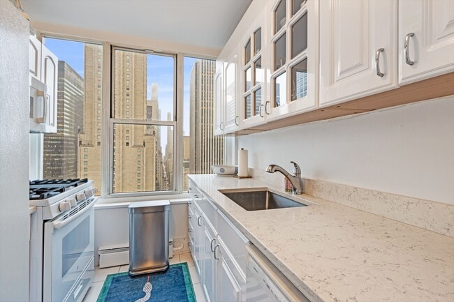 Building Photo - 117 E 57th St