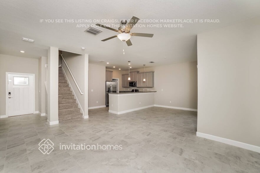 Building Photo - 2864 Coach Manors Way