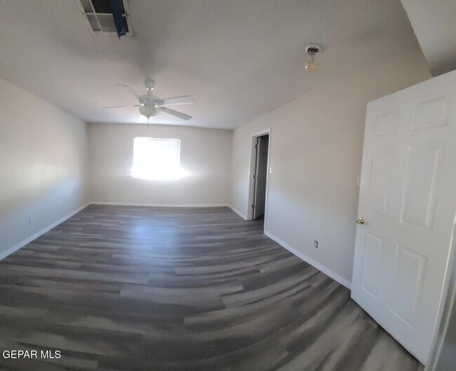 Building Photo - 10340 Valle Suave Dr