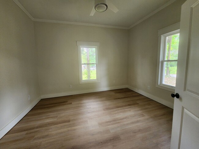 Building Photo - 3 Bedroom 2 Bath in Newnan