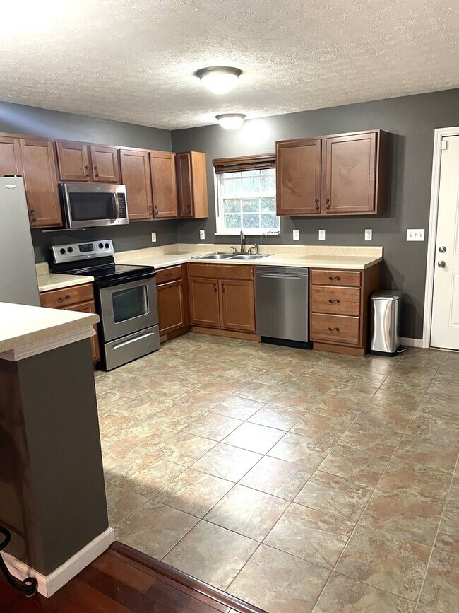 Building Photo - 2138 Bernhurst Dr
