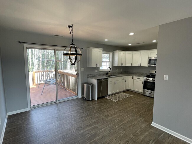 Building Photo - 1331 Middleneck Dr