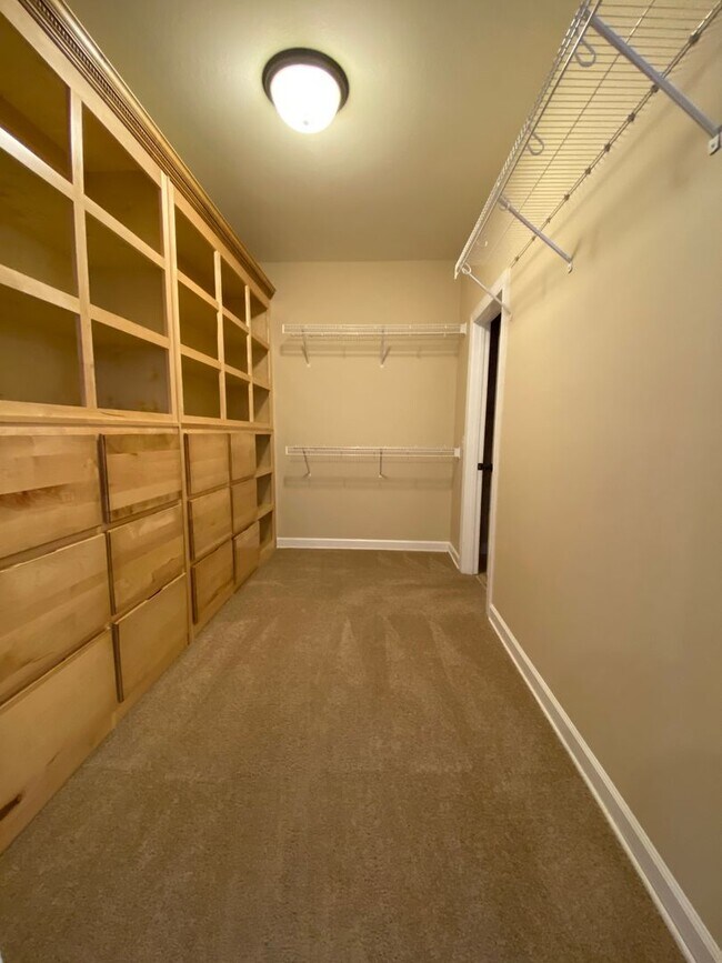 Building Photo - Shell Landing East!!! FRESH PAINT!!! NEW FLOORING!!!