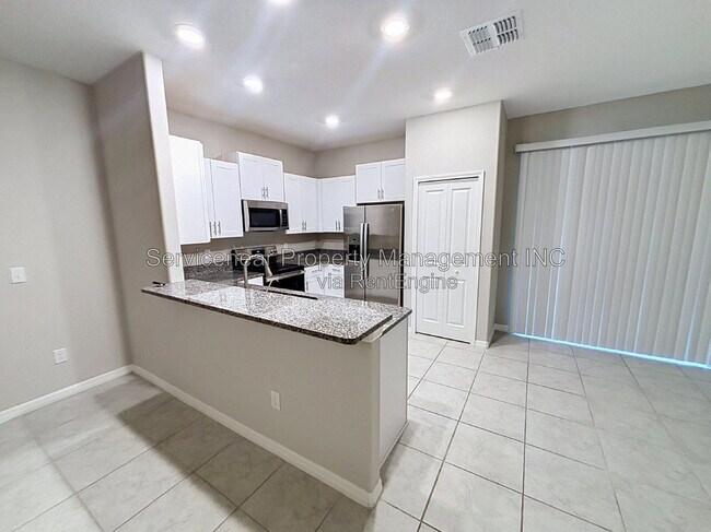 Building Photo - 9528 Pembrooke Pines Dr