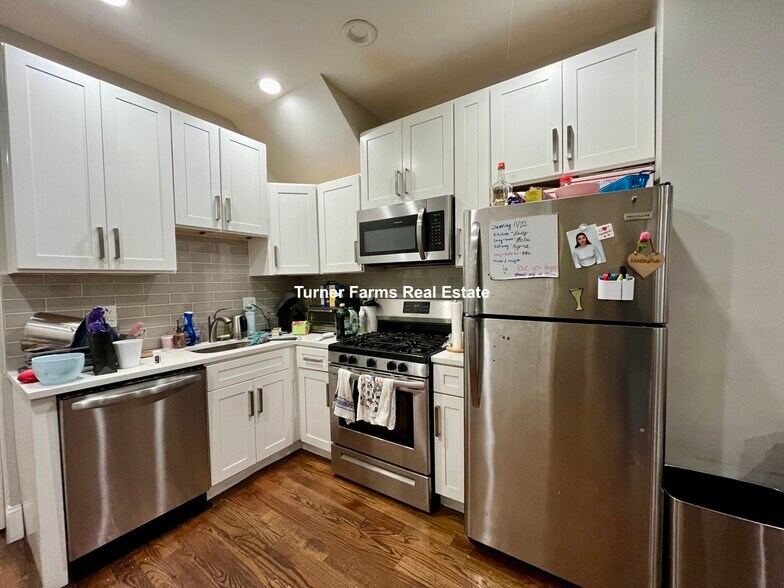 Building Photo - 92 Calumet St