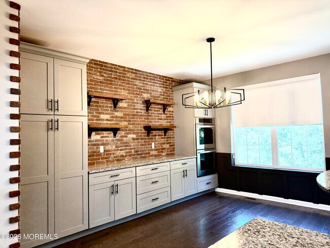 Building Photo - 305 Spirit Wy