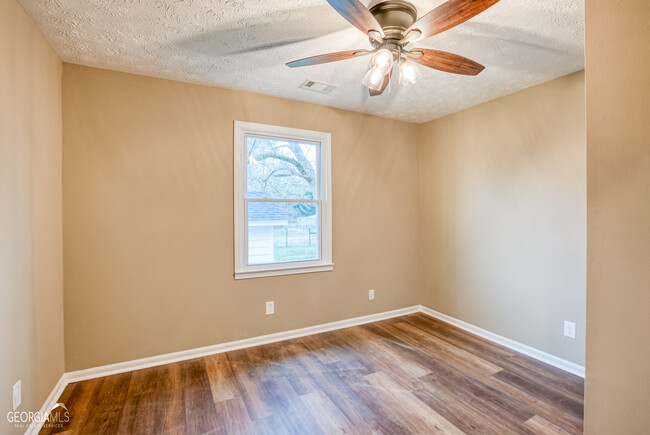 Building Photo - 1740 Bold Springs Rd