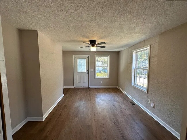 Building Photo - 1 Bedroom 1 Bathroom Duplex