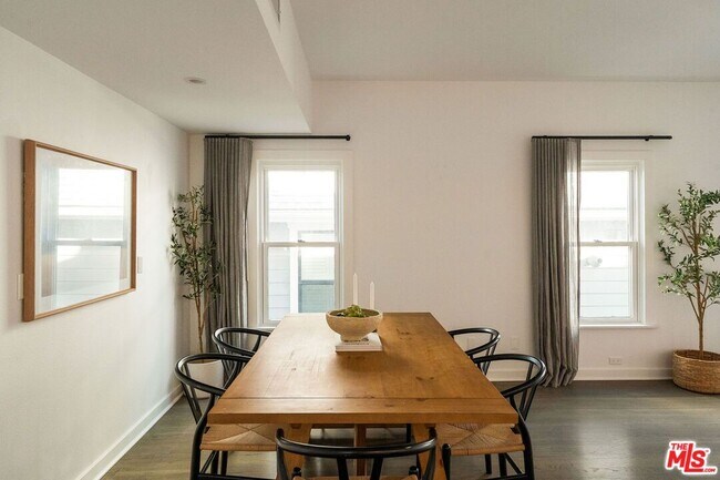 Building Photo - 2622 2nd St