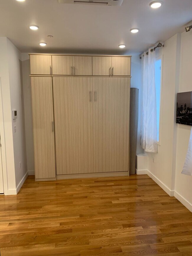 Building Photo - CHELSEA/BOSTON NO BROKER OR RENTAL FEES !!...