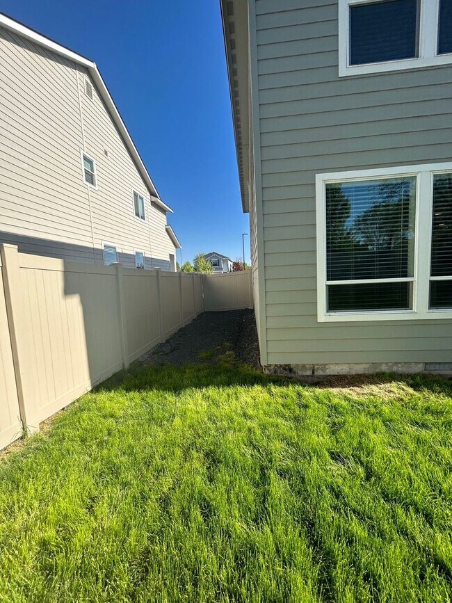 Building Photo - 3 Bedroom plus Loft For Rent! Victory Sout...