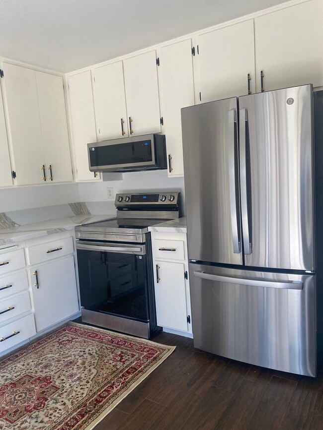 Building Photo - Move-In Ready Furnished Condo in Quiet Community