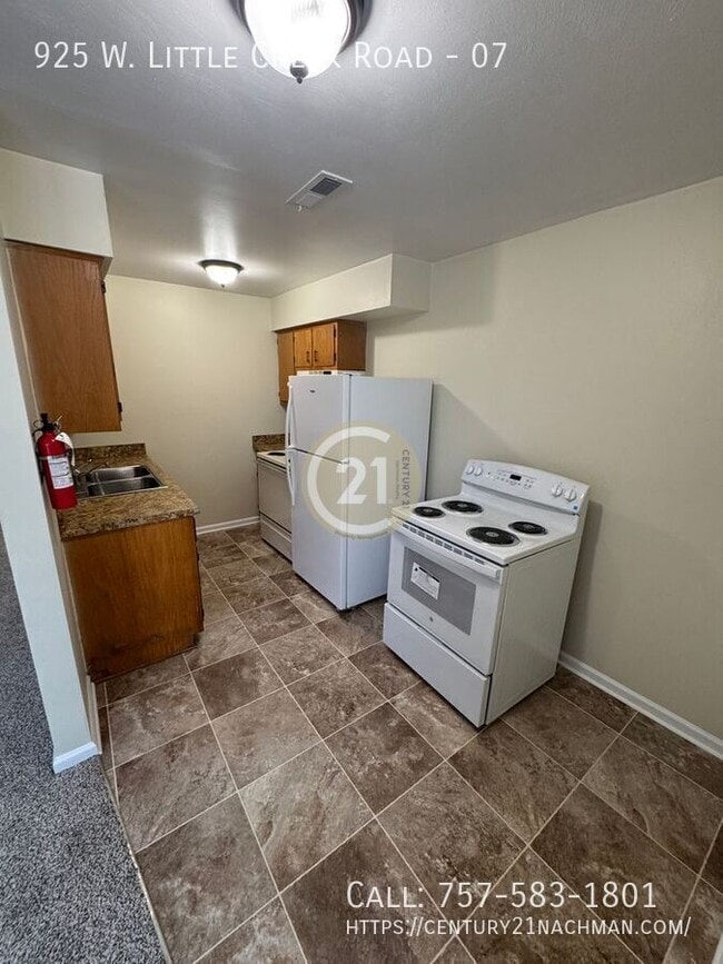 Building Photo - 925 W Little Creek Rd