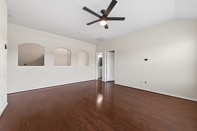 Building Photo - 14335 Plum Springs Dr