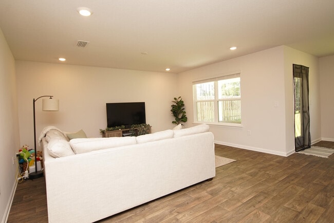 Building Photo - 334 This Way