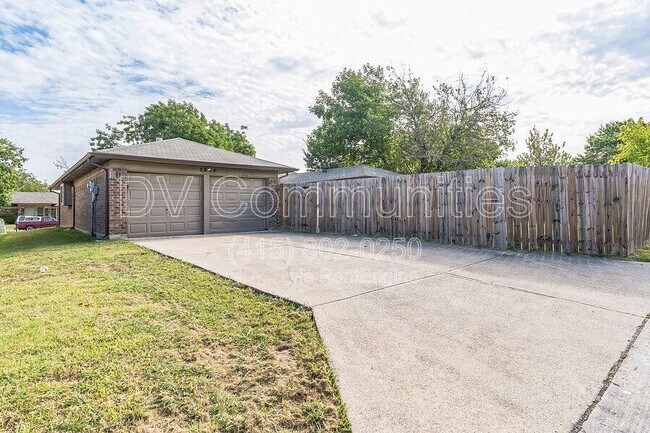 Building Photo - 2804 Red River St