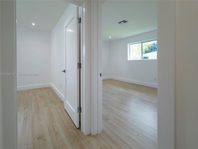 Building Photo - 15340 SW 85th Ave