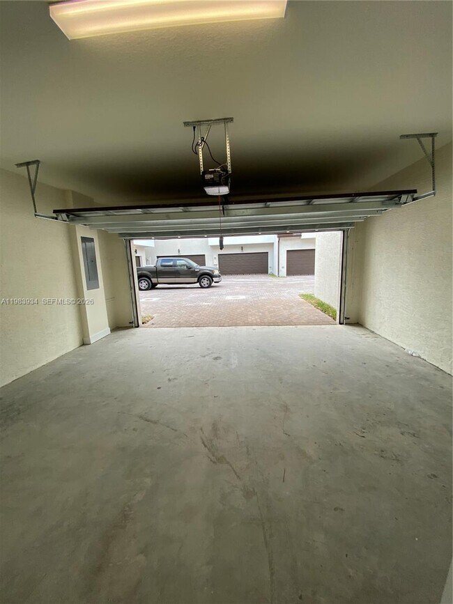 Building Photo - 8379 Central Park Blvd