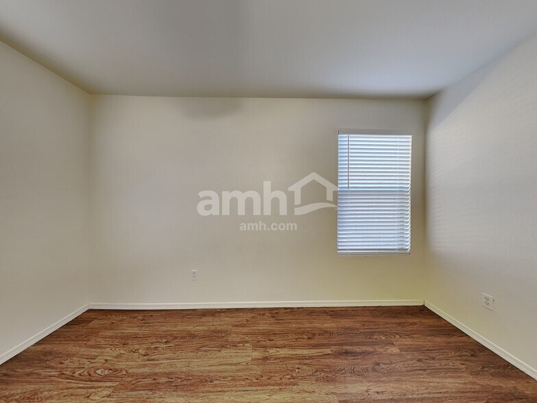 Building Photo - 1133 S 111th Cir