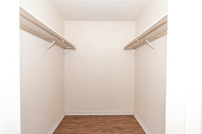 Building Photo - 1813 Sara Dr