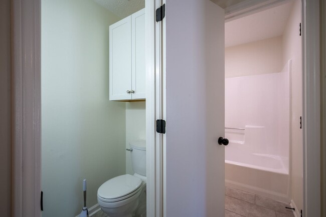 Building Photo - 2 Bed, 2 Bath Renovated Townhouse – Single-Level Living – $1,800/month