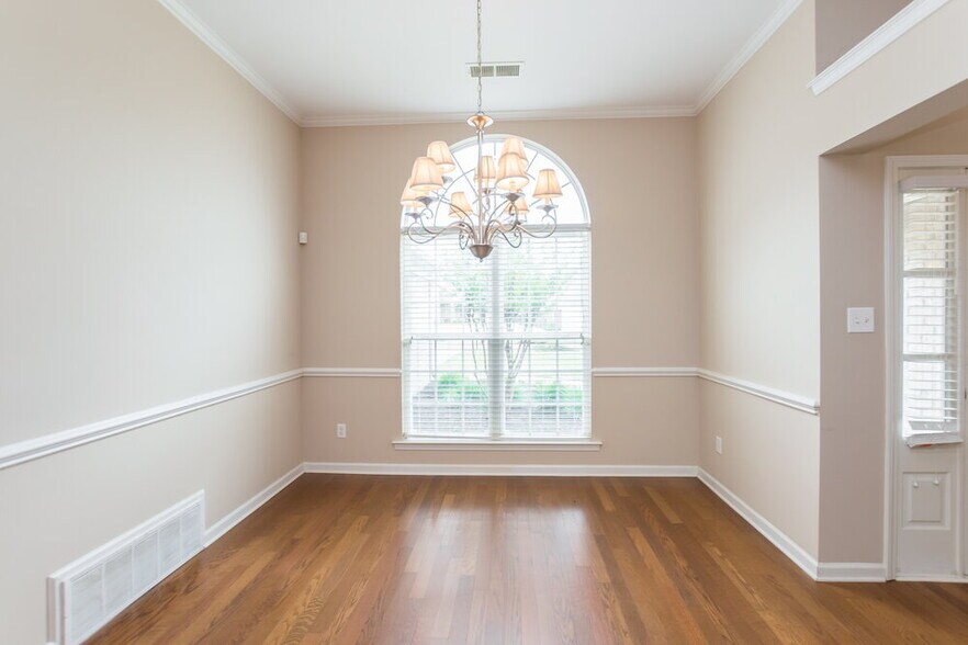 Building Photo - 5837 Stonewall Dr