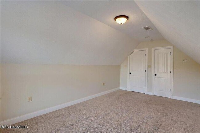Building Photo - 852 Willow Grande Cir