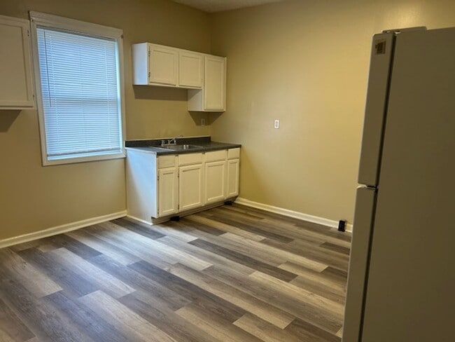 Building Photo - 820-822 HUFFMAN