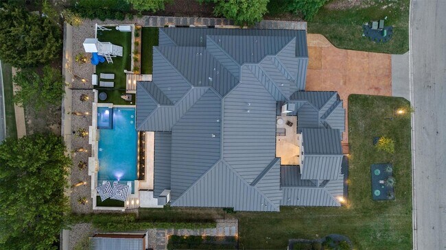 Building Photo - 105 Bisset Ct