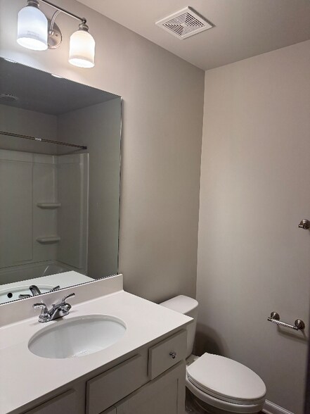 Building Photo - 2801 Ridgeview Dr