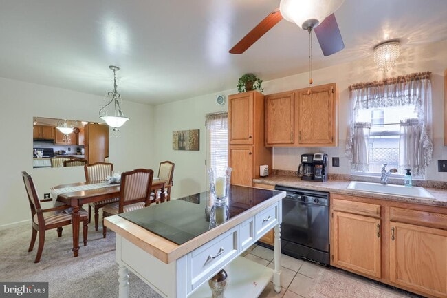 Building Photo - 6 Tiffany Ln