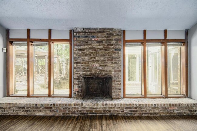 Building Photo - 22807 Canyon Lake Dr