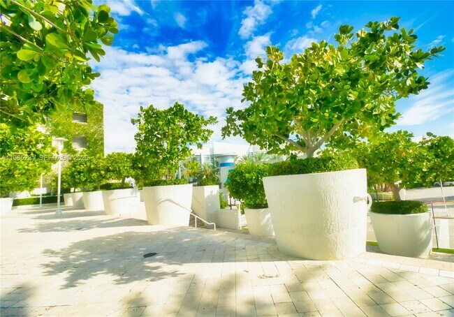 Building Photo - 450 Alton Rd