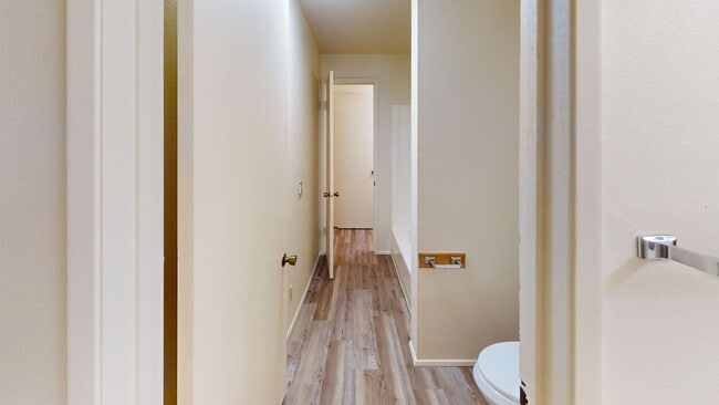 Building Photo - Charming Condo in the Heart of Oak Harbor!...