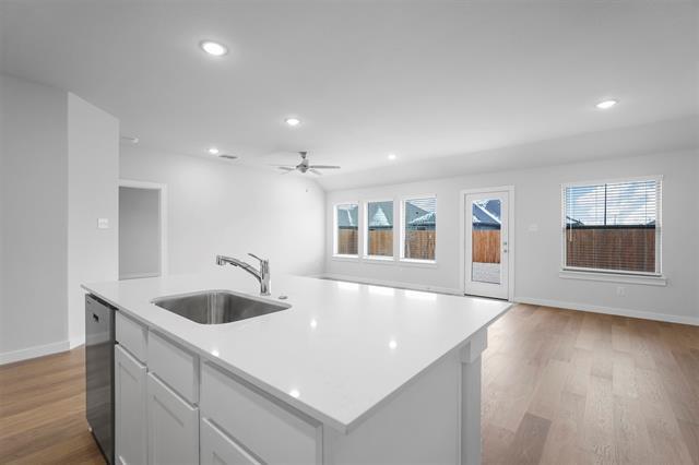 Building Photo - 350 Arcane St