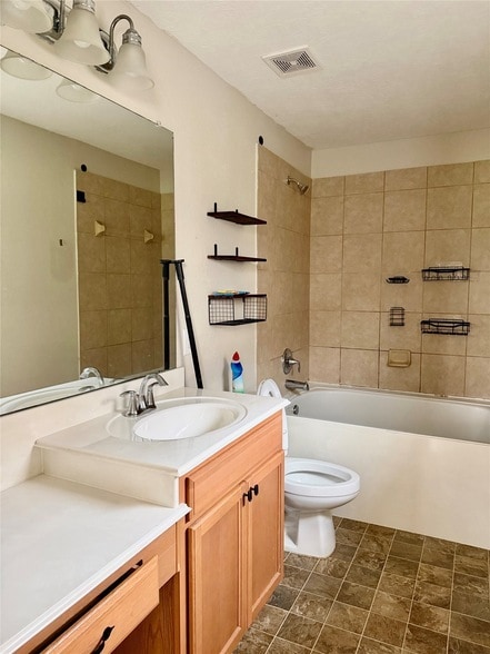 Building Photo - 16010 Limestone Lake Dr