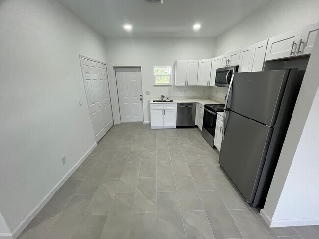 Building Photo - 3208 Lake June Blvd