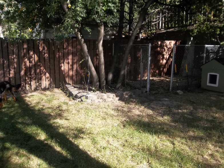 Building Photo - 212 7th St