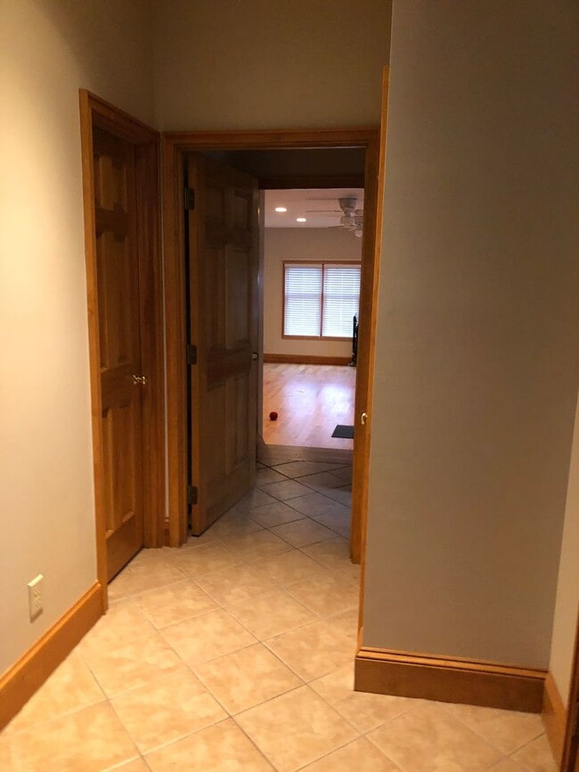 Building Photo - Luxurious 2bd Condo in Downtown Blowing Rock!