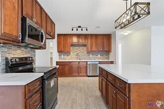 Building Photo - 644 Magnolia Dr