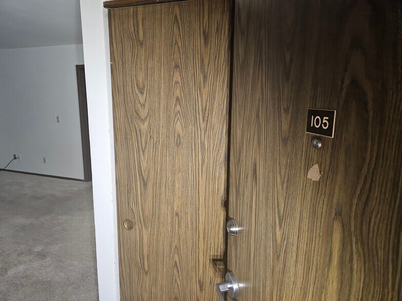 Building Photo - 401 N East St