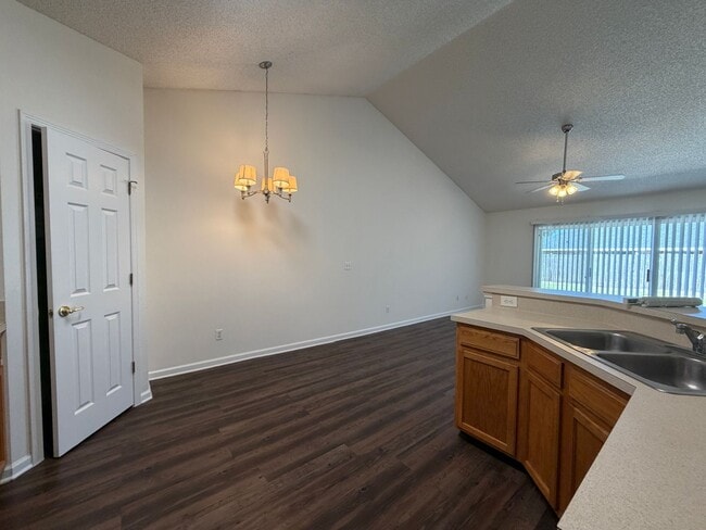 Building Photo - Comfort, Convenience & a Fresh Start in Palm Coast!