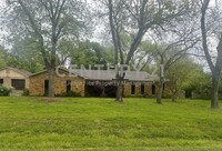 Building Photo - Mid-Century 3/2/2 in Colleyville For Rent!