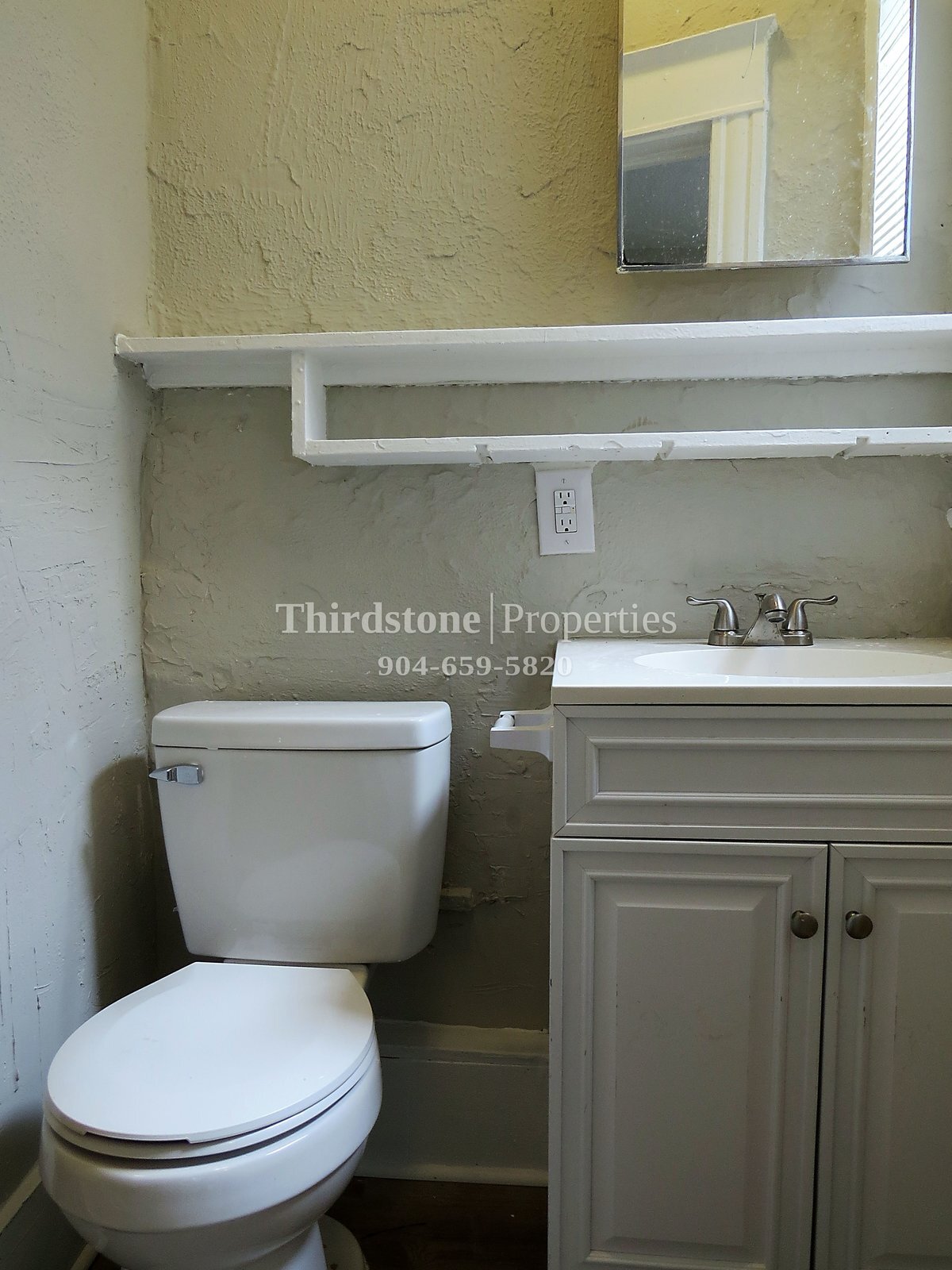 Building Photo - 3326 W 1st St